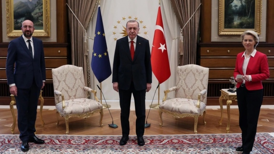 Chủ tịch Ủy ban châu Âu tổn thương vì bị phân biệt đối xử giới tính ở Thổ Nhĩ Kỳ